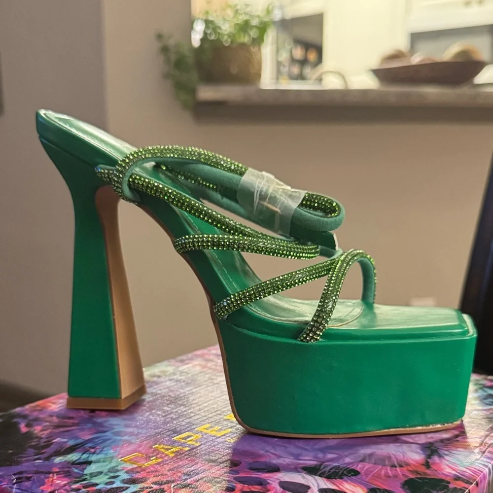 Cape Robbin 🔥Elegant Green Strappy Platform Heels SIZE 7 ✅ BRAND NEW IN BOX